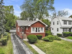 Pre-foreclosure Listing in UVEDALE RD RIVERSIDE, IL 60546