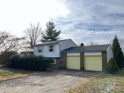 Pre-foreclosure Listing in FLAT WOOD DR CLARKSVILLE, IN 47129