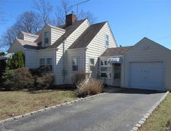 Pre-foreclosure Listing in MALLARD RD CARLE PLACE, NY 11514