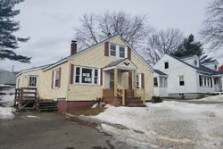 Pre-foreclosure Listing in HALLOWELL ST WATERVILLE, ME 04901