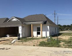 Pre-foreclosure Listing in CROSS FIELD DR BATON ROUGE, LA 70816