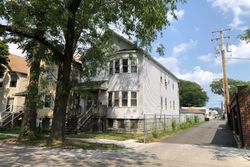 Pre-foreclosure in  S EMERALD AVE Chicago, IL 60609