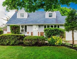 Pre-foreclosure Listing in TERRY LN COMMACK, NY 11725
