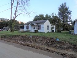 Pre-foreclosure in  WARREN AVE Mount Vernon, IL 62864