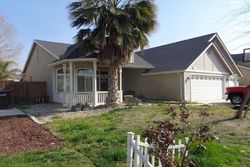  N Glacier Way, Hanford CA