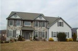  Martin Ln, Douglassville PA