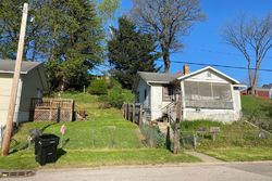 Pre-foreclosure Listing in WOODLAWN AVE ZANESVILLE, OH 43701