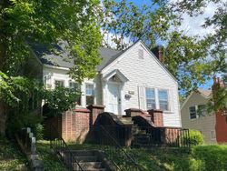 Pre-foreclosure in  5TH AVE S Birmingham, AL 35206