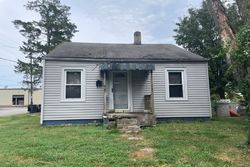 Pre-foreclosure in  PARK AVE New Albany, IN 47150