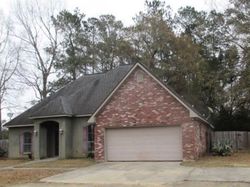 Pre-foreclosure in  COUNTRY VIEW LN Holden, LA 70744