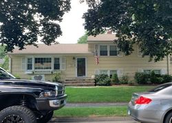Pre-foreclosure Listing in MANOMET AVE NORTH HAVEN, CT 06473