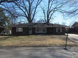 Pre-foreclosure in  BYRON DR Memphis, TN 38109