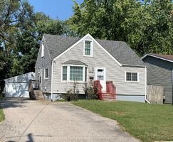 Pre-foreclosure Listing in CLEVELAND AVE DES MOINES, IA 50317
