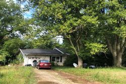 Pre-foreclosure Listing in S FAIRVIEW ST BLOOMINGTON, IN 47403
