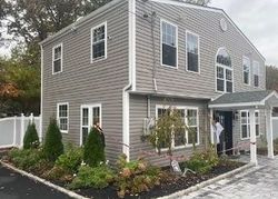 Pre-foreclosure in  LINCOLN RD Medford, NY 11763
