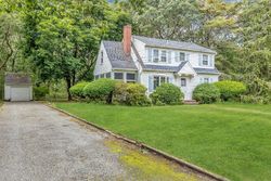 Pre-foreclosure Listing in LYNN AVE HAMPTON BAYS, NY 11946