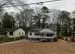 Pre-foreclosure Listing in KENILWORTH DR SW ATLANTA, GA 30310