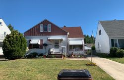 Pre-foreclosure in  IVANDALE DR Cleveland, OH 44129