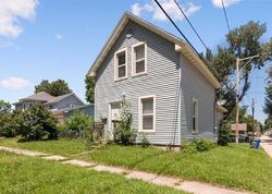 Pre-foreclosure in  14TH AVE SW Cedar Rapids, IA 52404