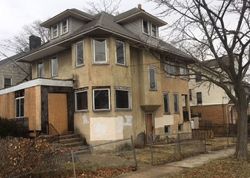 Pre-foreclosure in  PARKVIEW TER Newark, NJ 07112