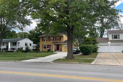 Pre-foreclosure in  DUSSEL DR Maumee, OH 43537