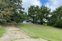 Pre-foreclosure Listing in WATER TOWER RD MULDROW, OK 74948