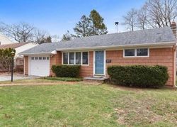 Pre-foreclosure in  HOWE ST Huntington Station, NY 11746