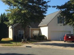 Pre-foreclosure in  OAKDALE COMMONS CT Charlotte, NC 28216