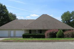 Pre-foreclosure in  COURTNEY DR Athens, TN 37303