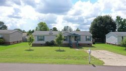 Pre-foreclosure in  TRACE DR Pearl, MS 39208