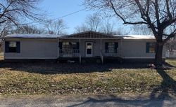Pre-foreclosure Listing in S MULBERRY ST HIGHLAND, IL 62249