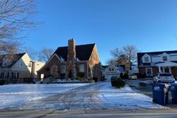 Pre-foreclosure in  NORFOLK AVE Clarendon Hills, IL 60514