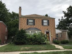 Pre-foreclosure in  LARAMIE AVE Skokie, IL 60077