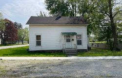 Pre-foreclosure Listing in N ELM ST ALBION, IN 46701