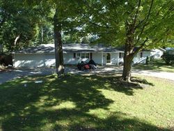 Pre-foreclosure in  HIGHLAND DR South Bend, IN 46635