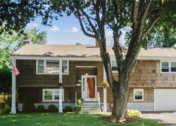Pre-foreclosure in  LYNNBROOK RD Fairfield, CT 06825