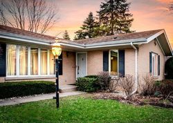 Pre-foreclosure in  N PARK HILL DR Barrington, IL 60010