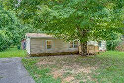  Bishop Ln, Burns TN