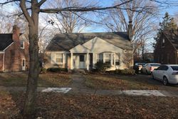 Pre-foreclosure Listing in LINCOLN DR HUNTINGTON WOODS, MI 48070