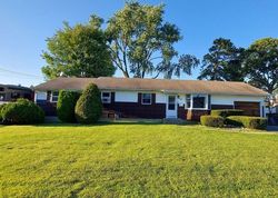 Pre-foreclosure Listing in AMSTERDAM AVE WEST BABYLON, NY 11704