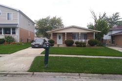 Pre-foreclosure in  RAVISLOE TER Country Club Hills, IL 60478