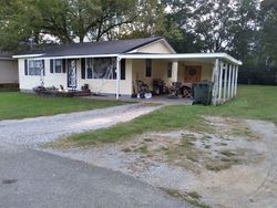 Pre-foreclosure in  RECREATION LN Scottsboro, AL 35768