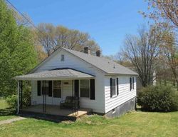 Pre-foreclosure Listing in GRUBERT AVE STAUNTON, VA 24401