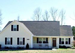 Pre-foreclosure in  OTTER CREEK CT Richlands, NC 28574