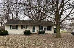 Pre-foreclosure in  E GRACELAND HEIGHTS DR Hagerstown, IN 47346