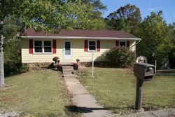 Pre-foreclosure in  N ROBIN DR Ellettsville, IN 47429
