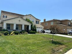 Pre-foreclosure in  CREEK SAND CT Corona, CA 92880