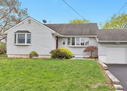 Pre-foreclosure in  BRIARWOOD DR Somerset, NJ 08873