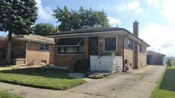 Pre-foreclosure in  S MANISTEE AVE Chicago, IL 60633