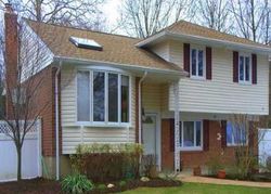 Pre-foreclosure in  EARL RD Melville, NY 11747
